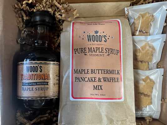 Traditional syrup, 3 maple candies, pancake mix Box
